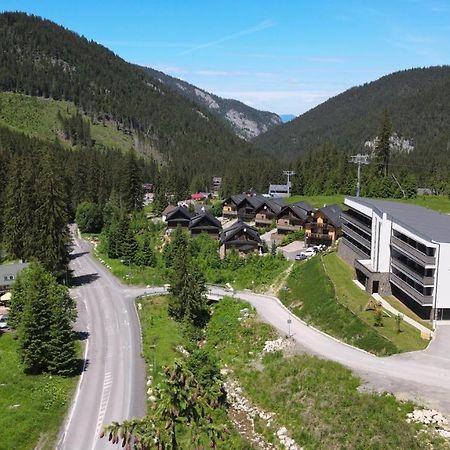 YOLOJ sk - Garage parking Leilighet Demänovská Dolina Eksteriør bilde