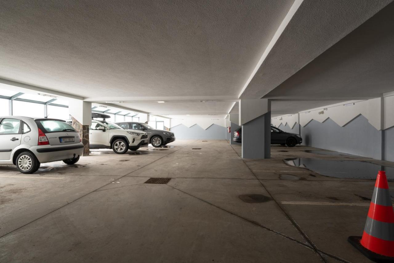 YOLOJ sk - Garage parking Leilighet Demänovská Dolina Eksteriør bilde